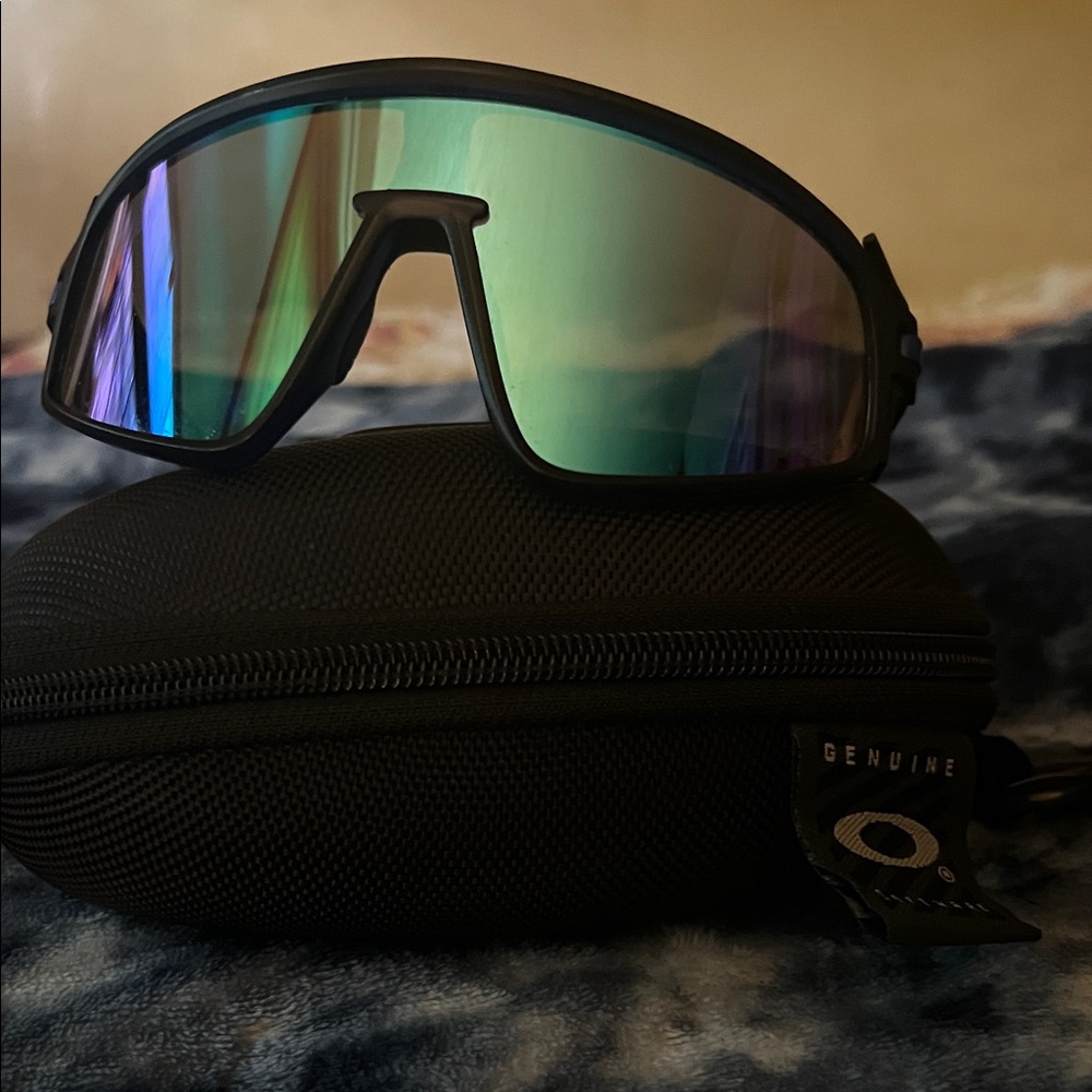 Oakley Mirrored Sports Sunglasses with Green-Blue Lens